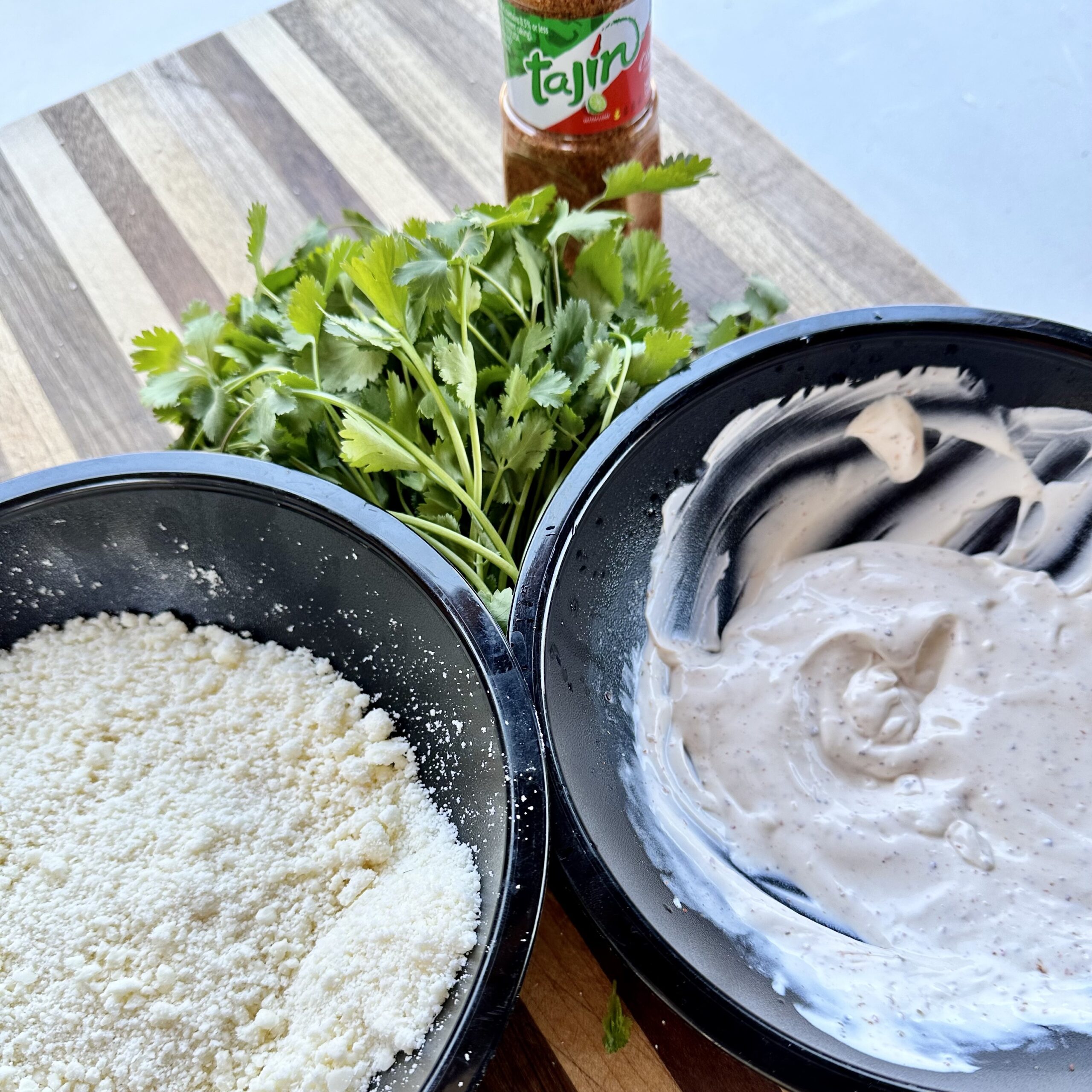 Elotes toppings